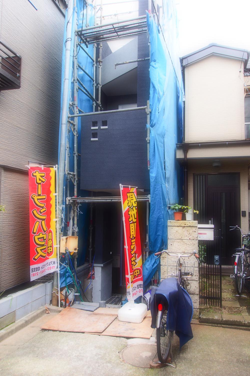 Local appearance photo. Local (11 May 2013) Shooting