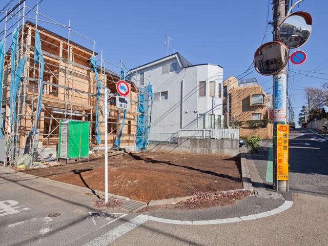 Local photos, including front road. Local (12 May 2013) Shooting