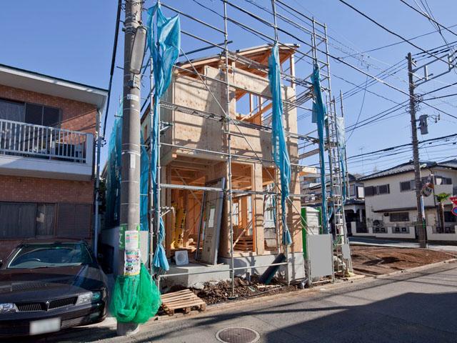 Local photos, including front road. Local (12 May 2013) Shooting