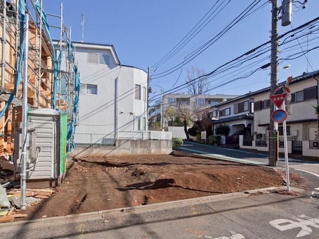 Local photos, including front road. Local (12 May 2013) Shooting