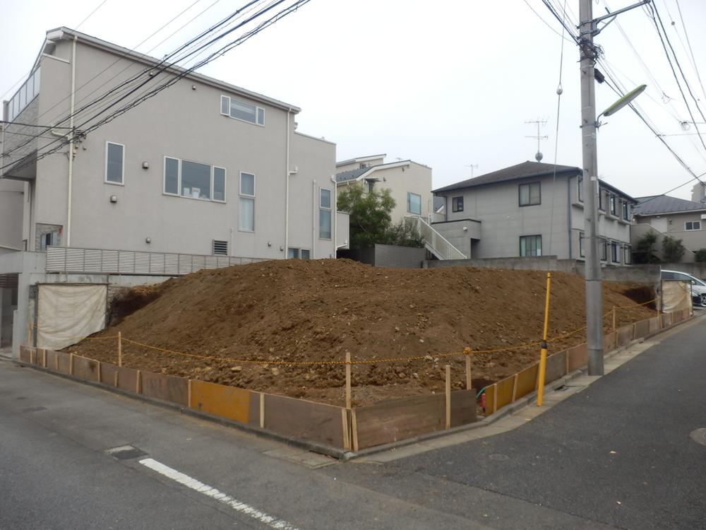 Local photos, including front road. Local (11 May 2013) Shooting