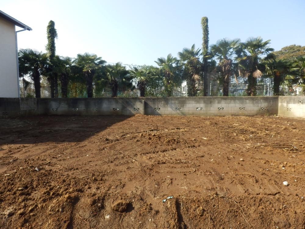 Local photos, including front road. Local (11 May 2013) Shooting