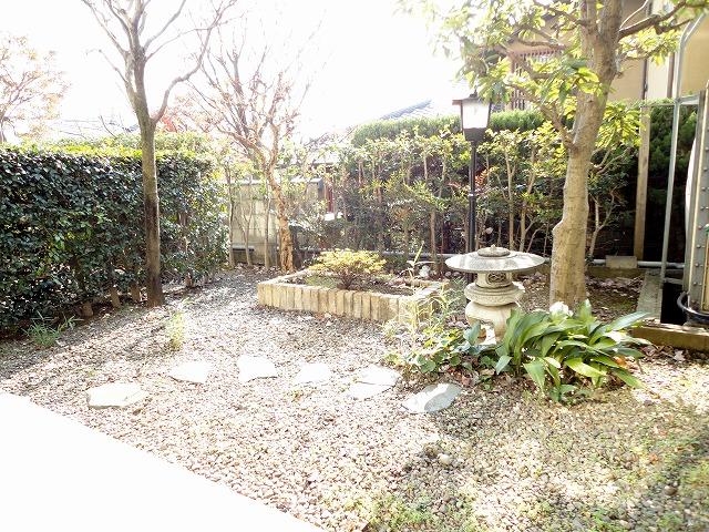 Garden. Local (10 May 2010) Shooting