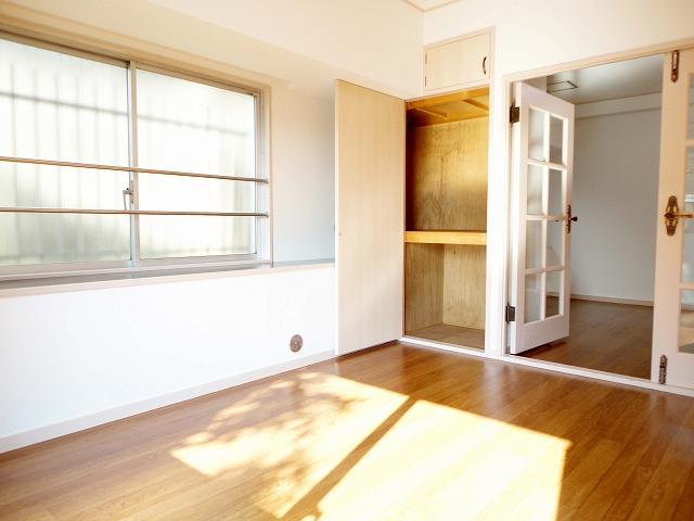 Non-living room. Indoor (October 2010) Shooting