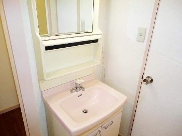 Wash basin, toilet. Indoor (October 2010) Shooting