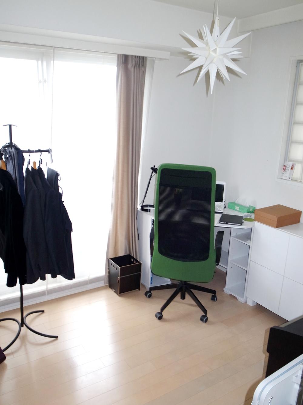 Non-living room. Local (11 May 2013) Shooting