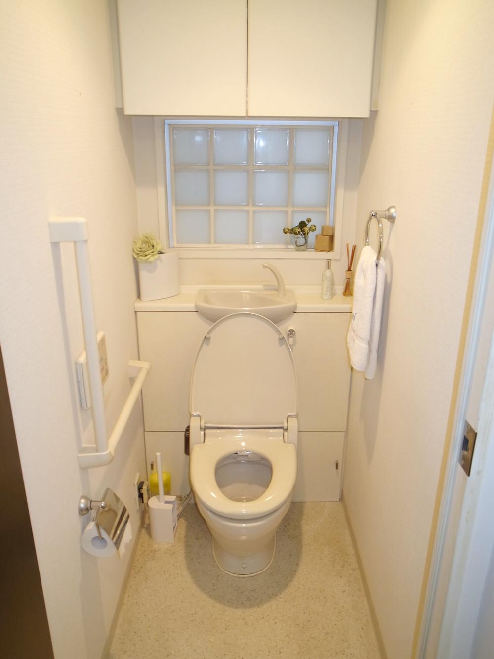 Toilet. Local (11 May 2013) Shooting