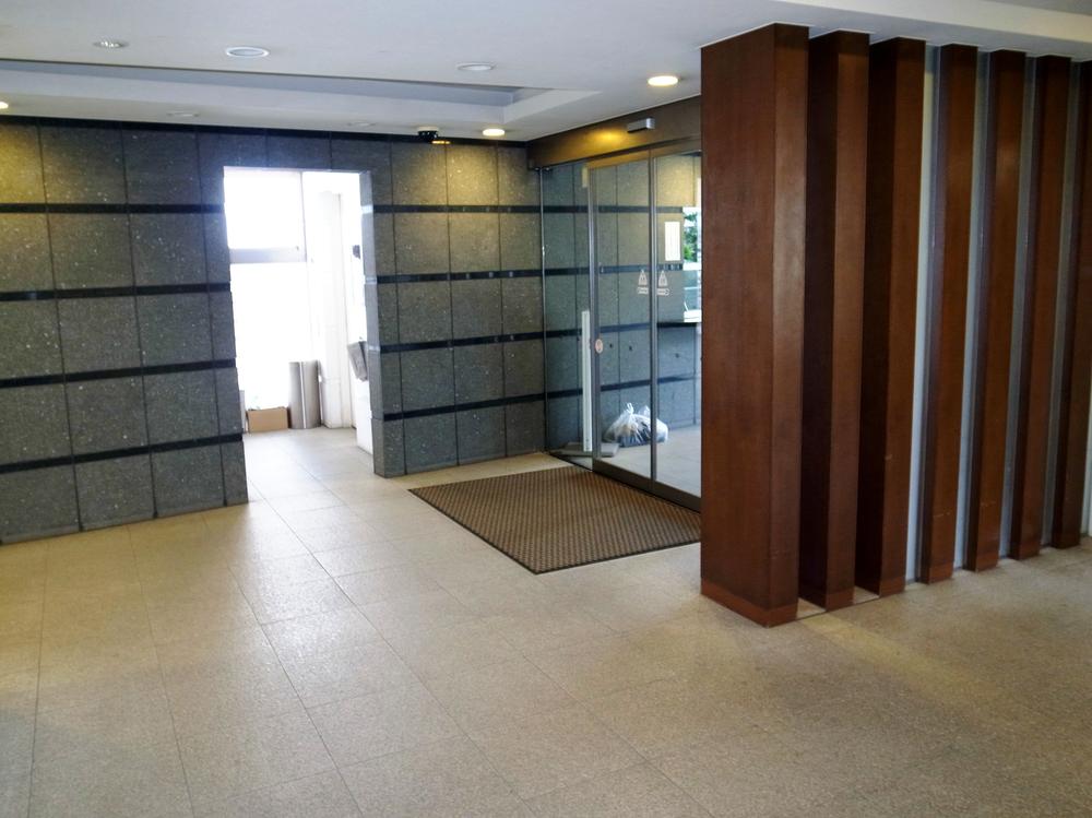 Entrance. Common areas