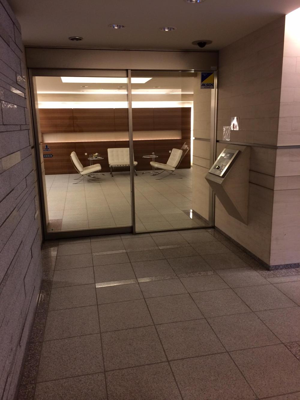 Entrance. Common areas