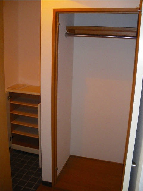 Receipt. Entrance next to closet