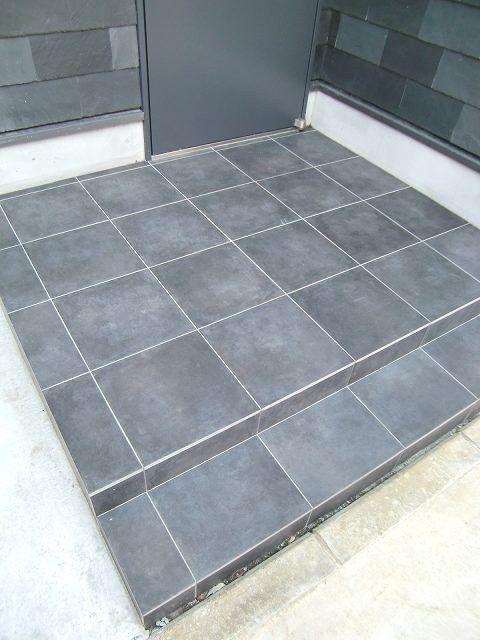 Entrance. Tile with a profound feeling