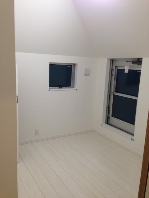 Non-living room. 3rd floor room