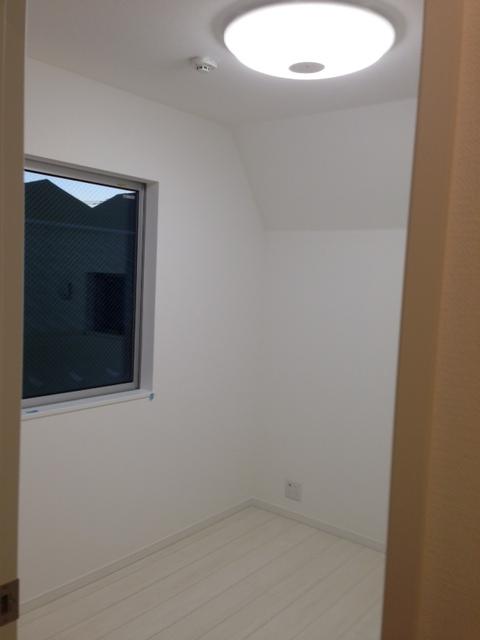 Non-living room. 3rd floor room