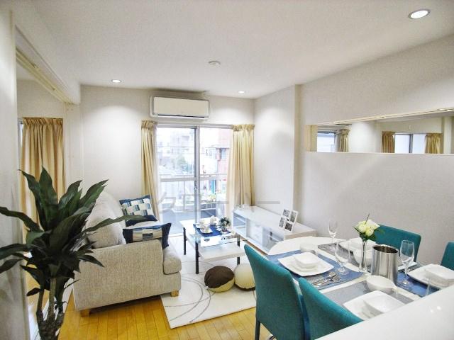 Local appearance photo. LDK