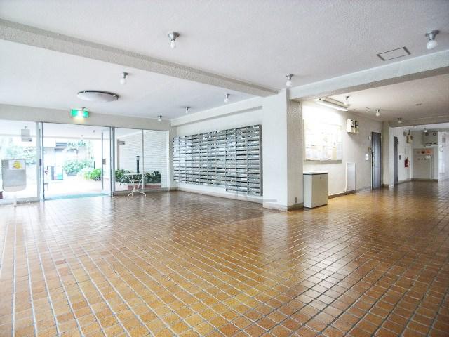 Other common areas. Entrance hall