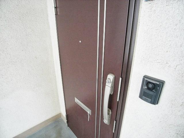 Other common areas. Entrance door