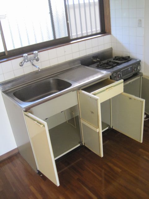 Kitchen. Two-necked gas stove installation Allowed.