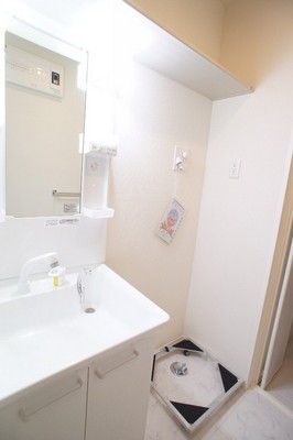 Washroom. Since shampoo dresser equipped, Morning of the dressing is also easy travel ☆