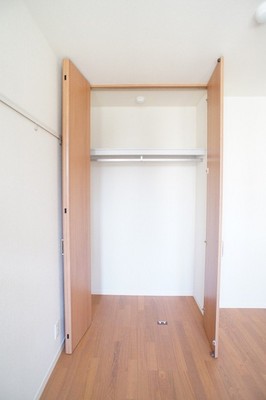 Receipt. Large closet equipped that can be refreshing accommodate the increasing number tend to luggage ☆