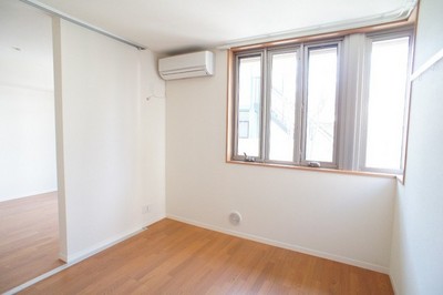 Living and room. March 31, 2014 ~ Available! It is safe auto lock apartment!