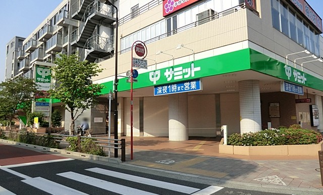 Supermarket. Summit Roka Park Station store up to (super) 450m