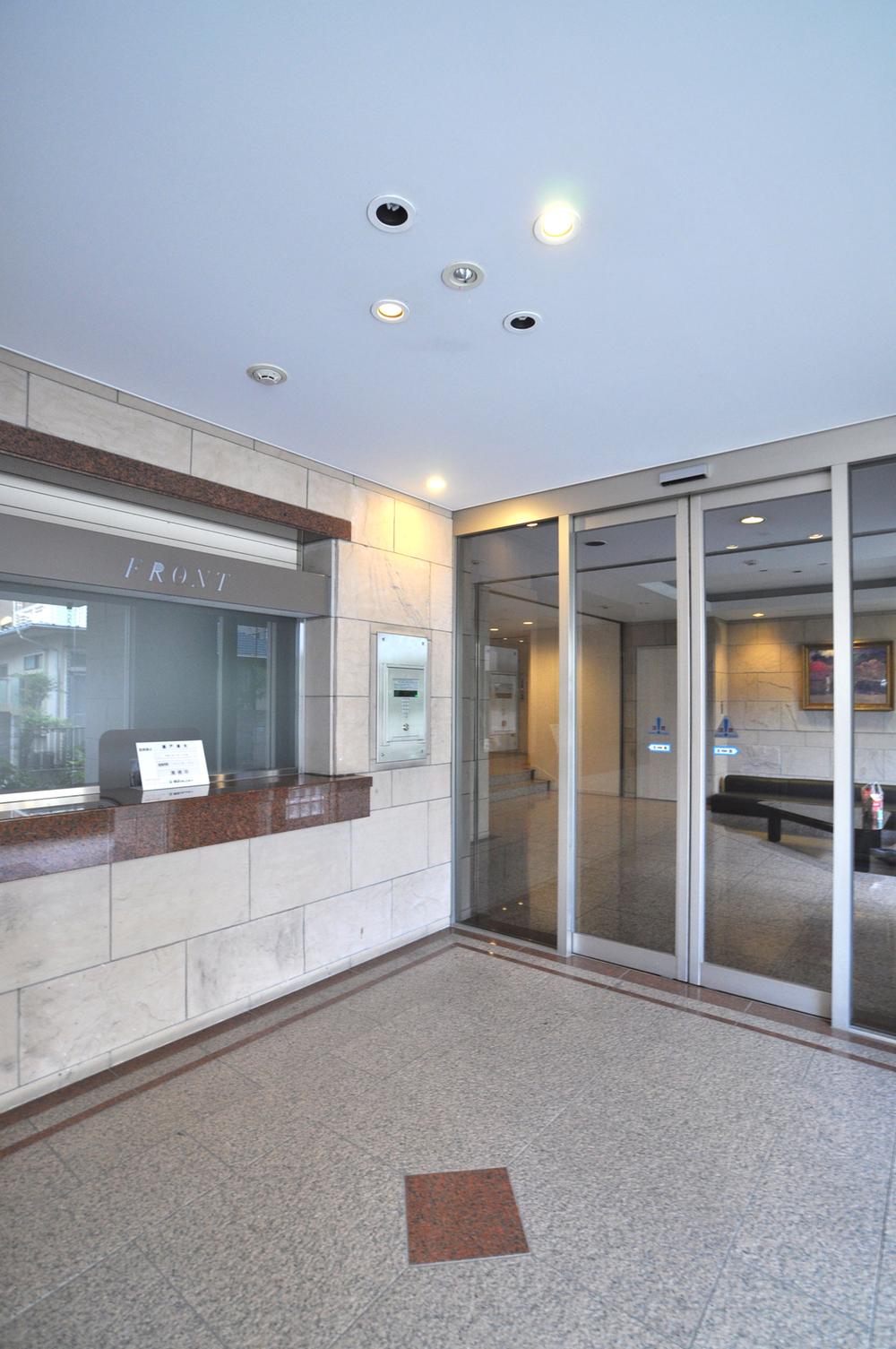 Entrance. Common areas