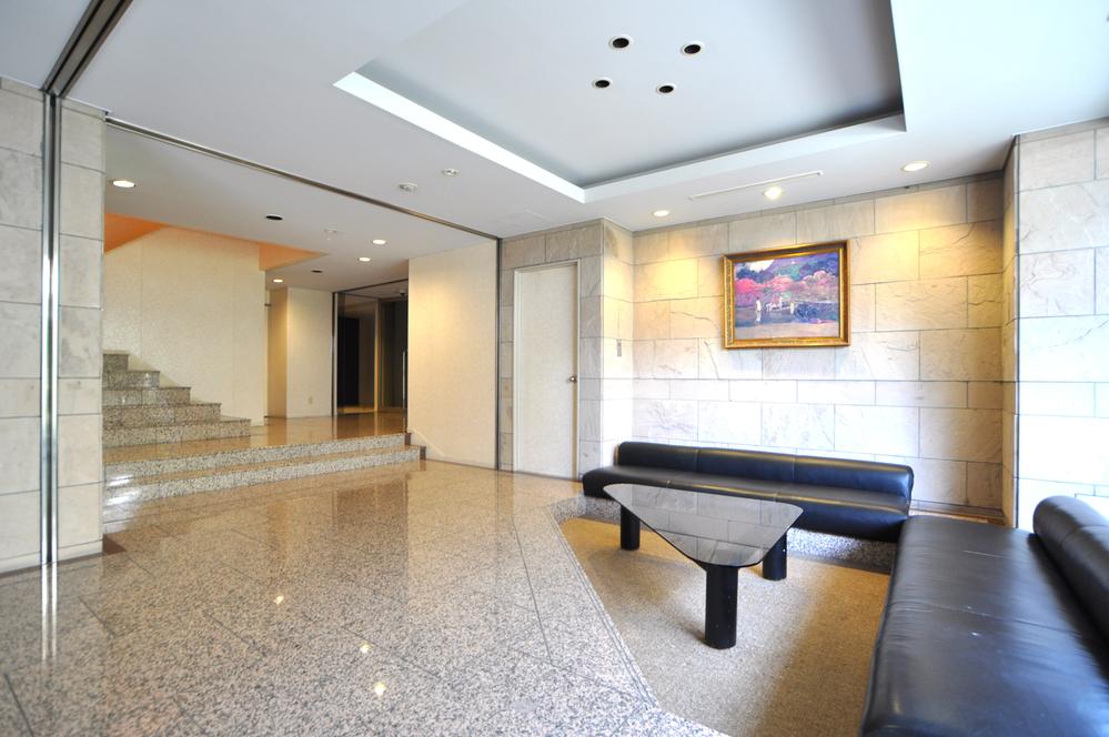 Entrance. Common areas