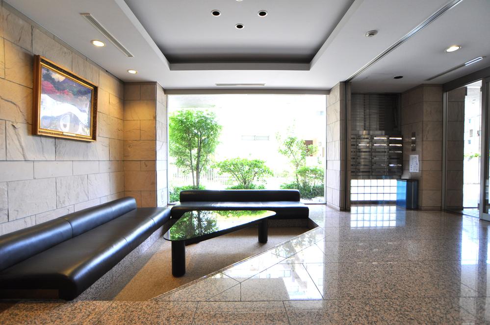 Entrance. Common areas