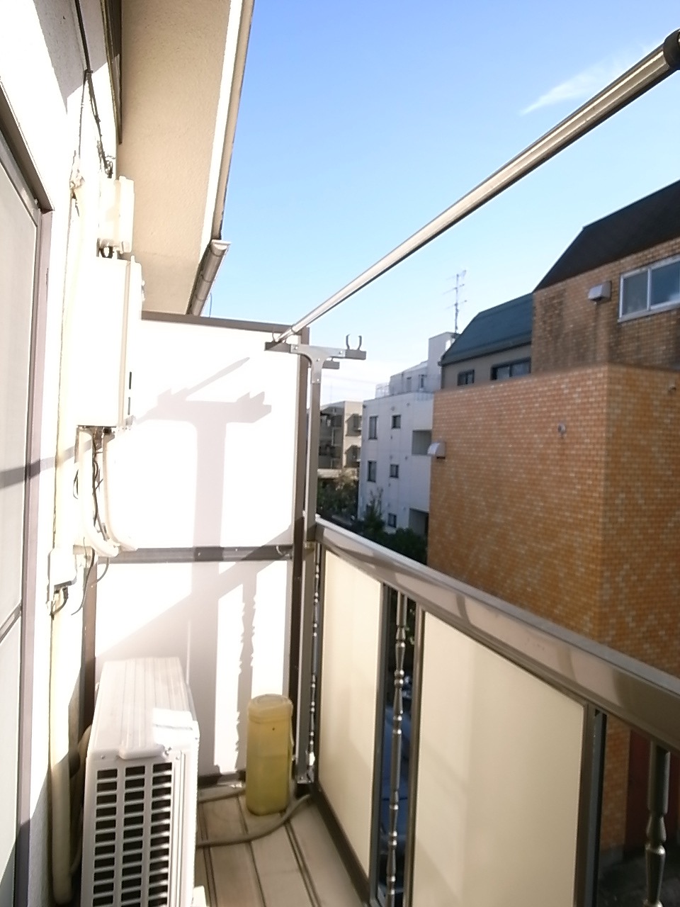 Balcony. Pat per yang!