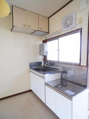 Kitchen. Because there is a window, It is ventilation pat ☆