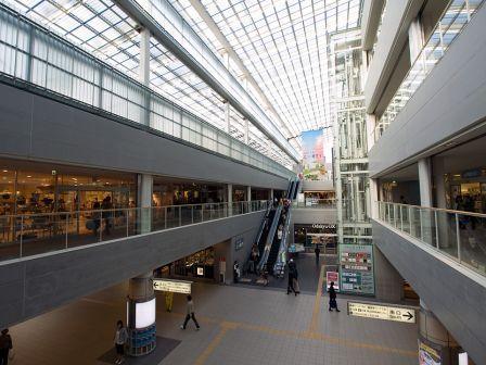 Shopping centre. Station building 700m to "Corti Seijo"