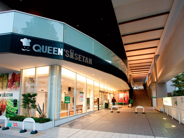 Surrounding environment. About 1330m from the Queen's Isetan Setagaya Kinutaten (local Sakura Garden ・ Walk 17 minutes / About 1350m from local maple Garden ・ 17 minutes walk)