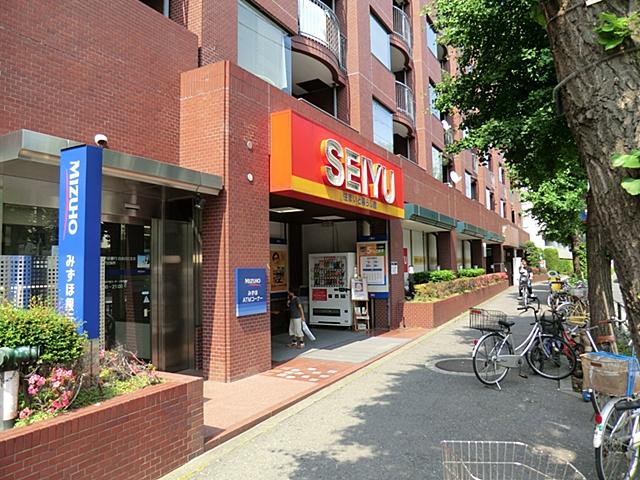 Supermarket. 552m until Seiyu Fukasawa shop