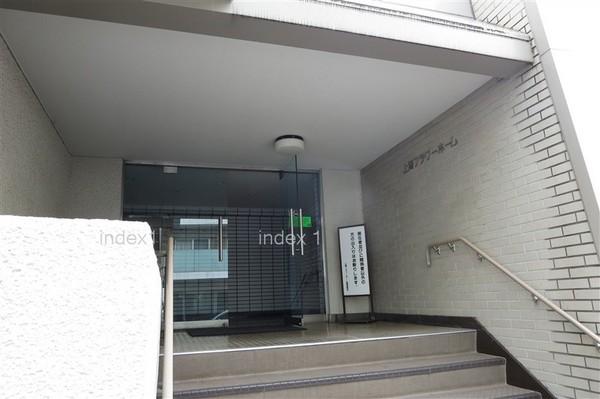 Entrance. Calm Entrance