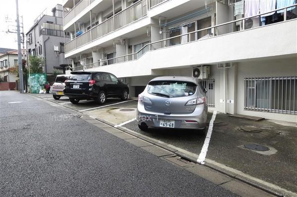 Parking lot. Flat parking (free confirmation required)