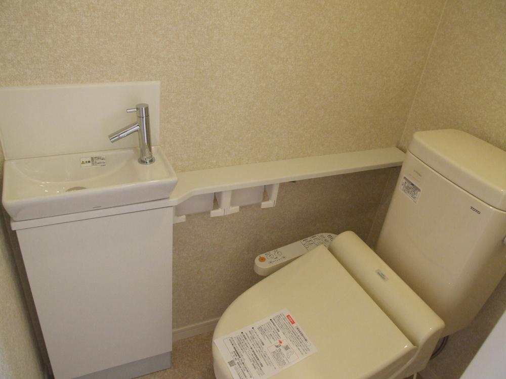 Toilet. Hand-washing device is attached! 