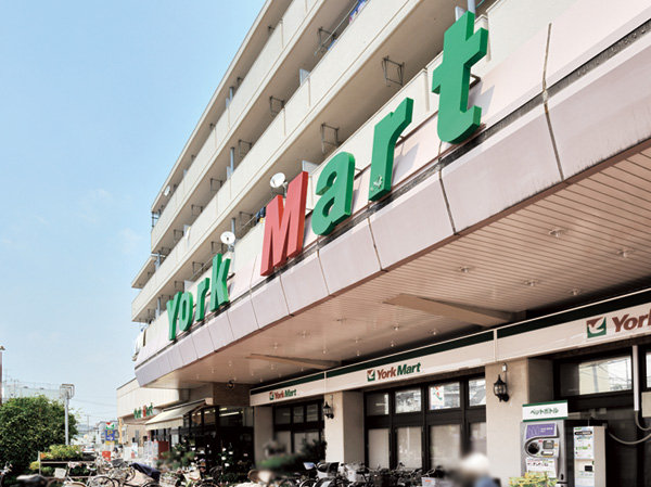 Surrounding environment. York Mart (a 5-minute walk ・ About 380m) supermarket that specializes in food. It offers a rich food.