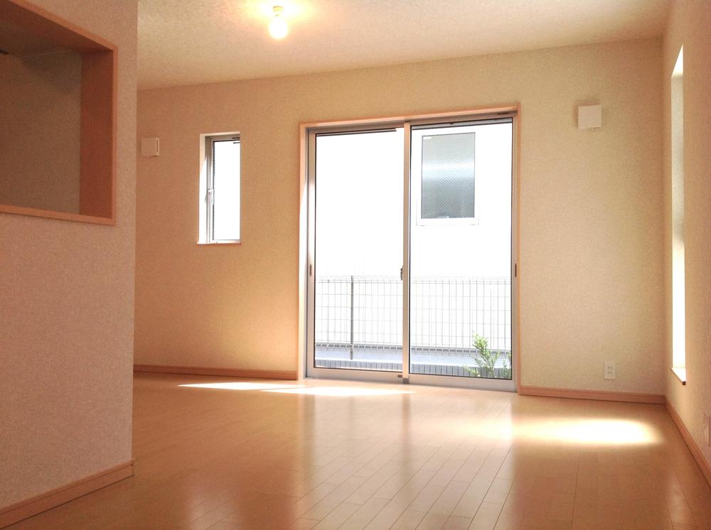 Same specifications photos (living). Same specifications