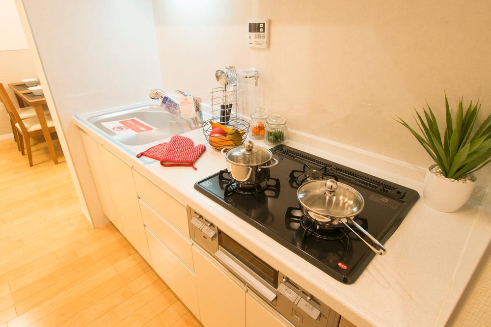 Kitchen. Indoor (11 May 2013) Shooting