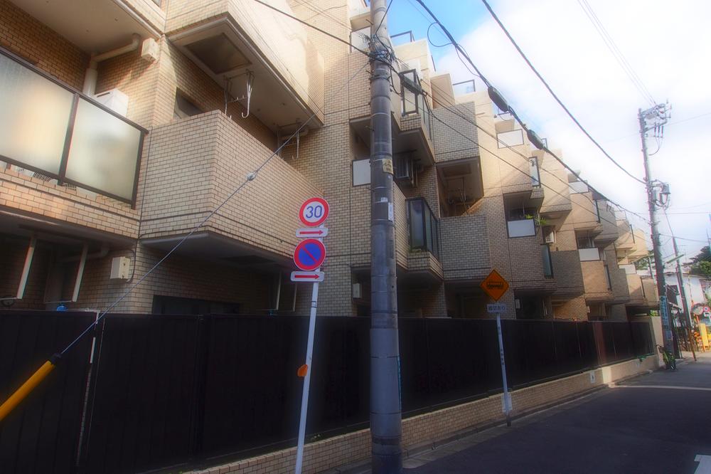 Local appearance photo. Local (11 May 2013) Shooting