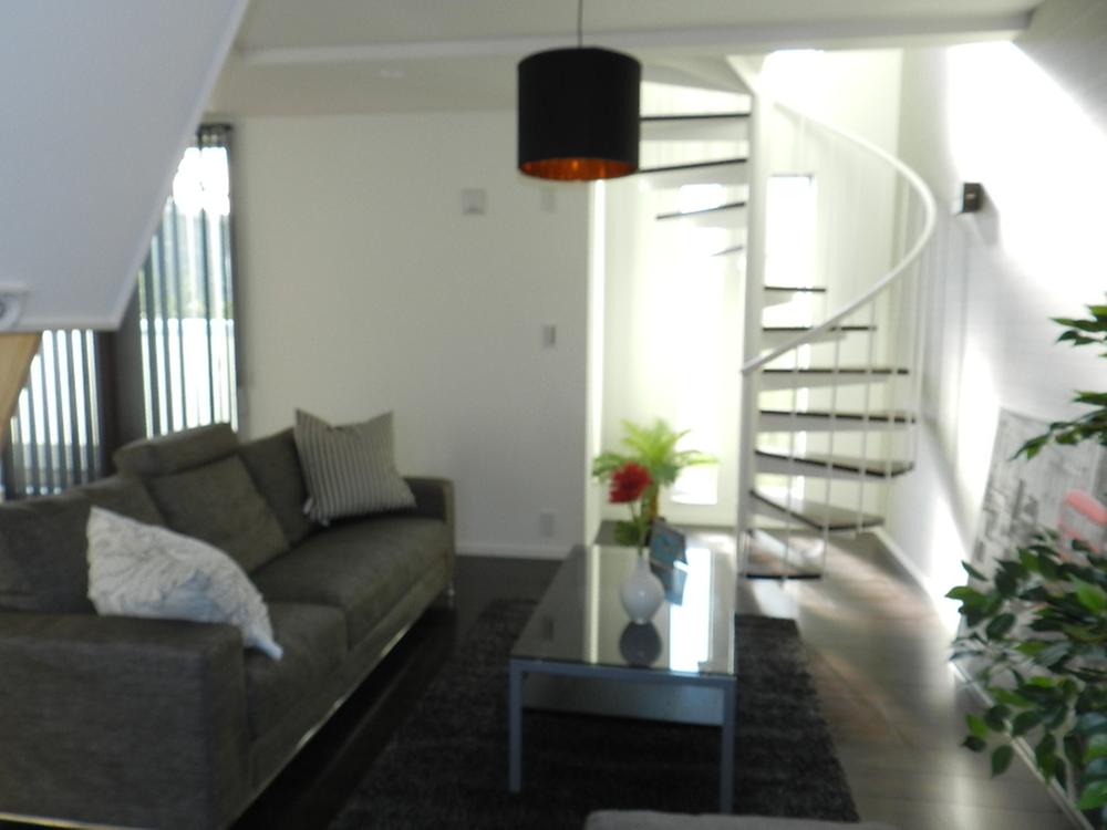 Living. Local (12 May 2013) Shooting