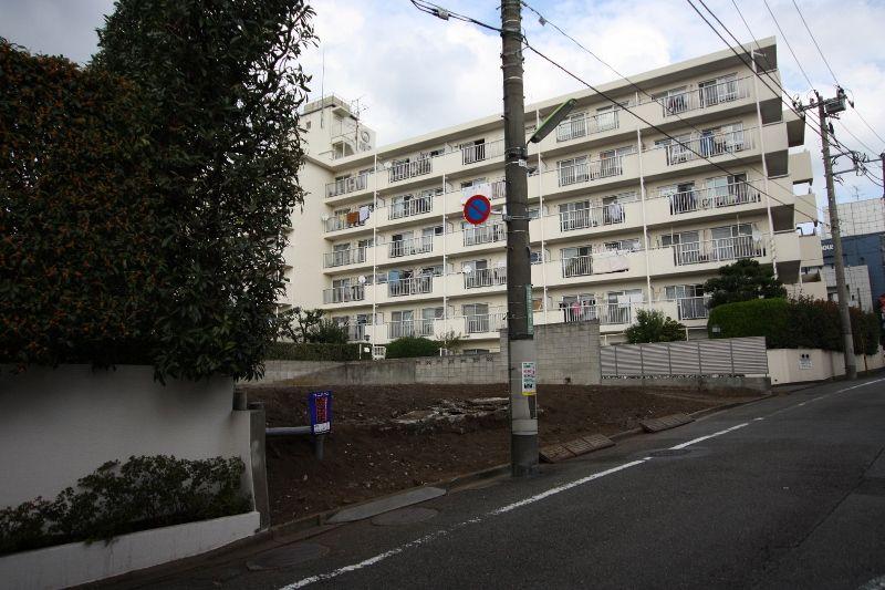 Local photos, including front road. South side about 6m public road