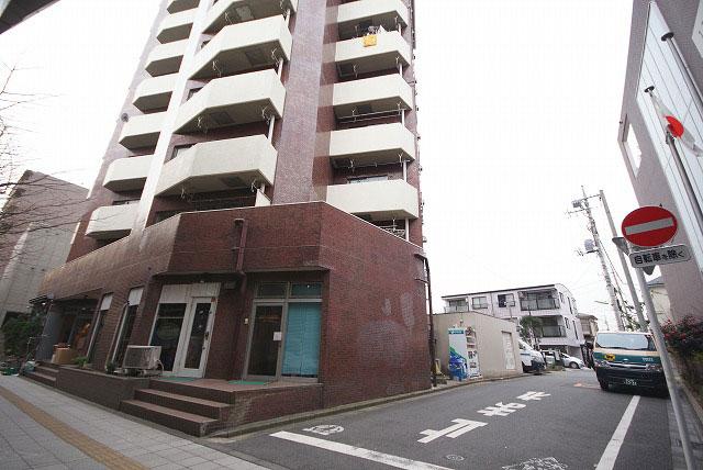 Local appearance photo. Local (12 May 2013) Shooting