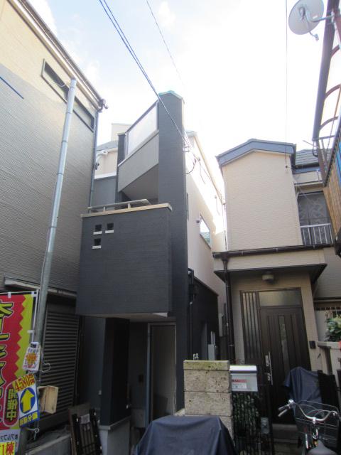 Local appearance photo. Easy-to-use three-story ・ 3LDK (2013 November shooting)