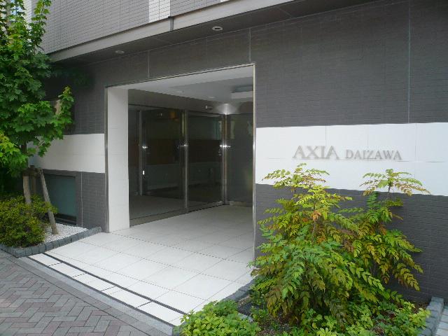 Entrance. Common areas