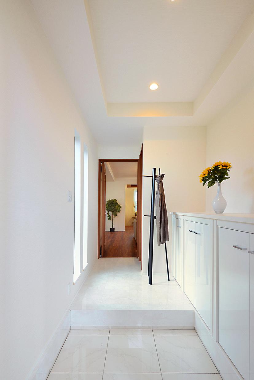 Entrance. Model house 18 Building Entrance Hall (October 2013) Shooting