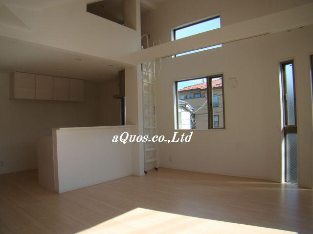 Same specifications photos (living). Same specifications