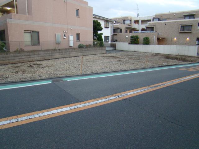 Local photos, including front road. Local (11 May 2013) Shooting