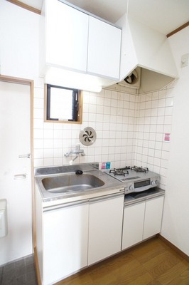 Kitchen. Happy with gas stove ☆