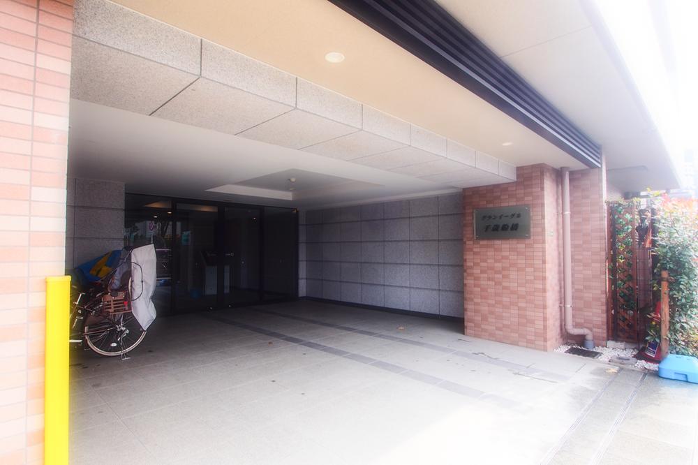 Entrance. Common areas